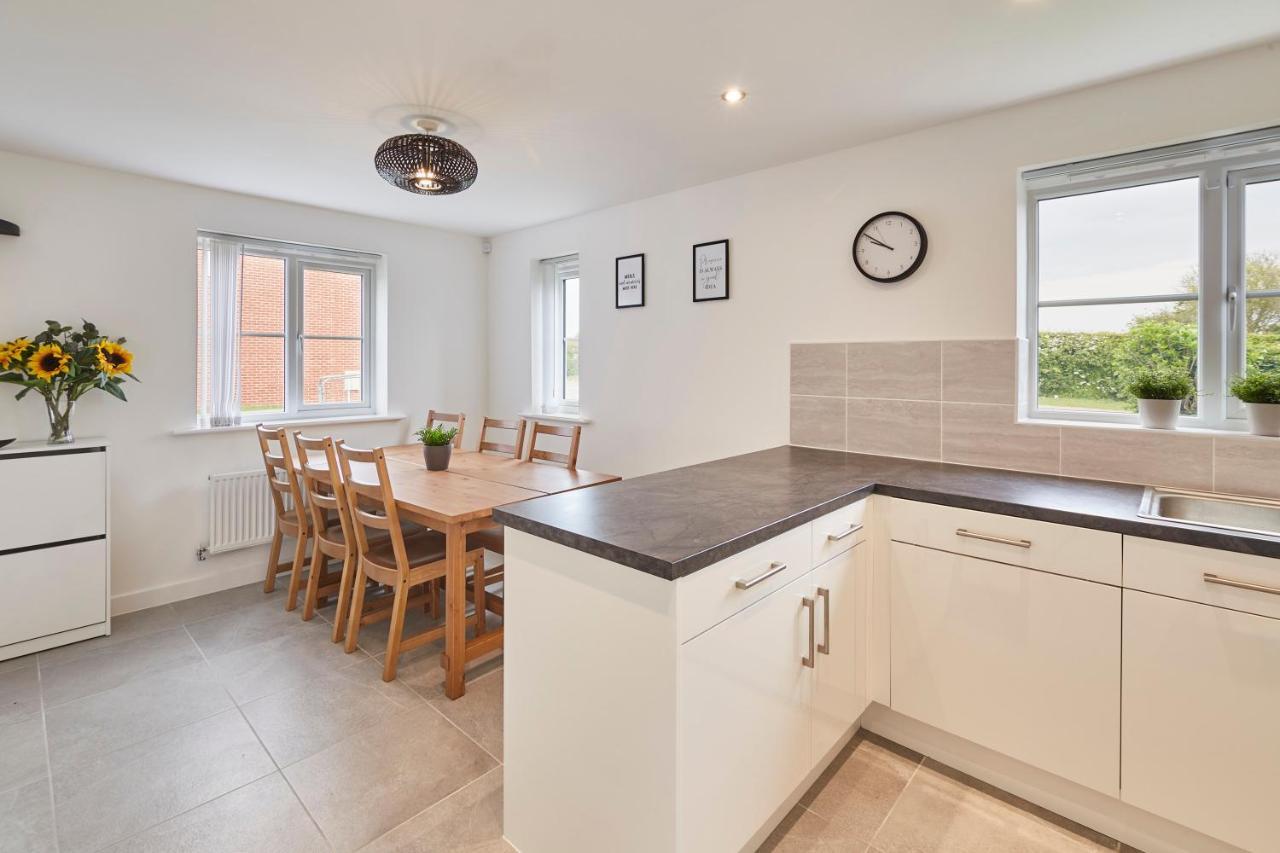 Host & Stay - Cayton Bay Cottage Exterior photo
